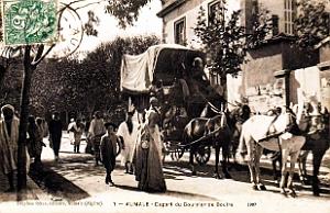 Aumale - Depart du Courrier de Bouira - 1907